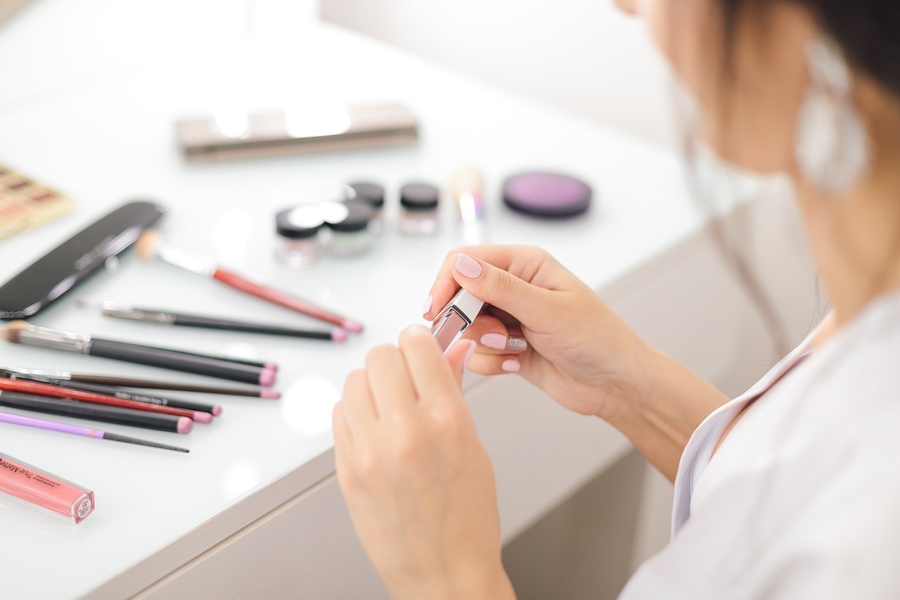 Simple Step-by-Step Makeup Application: Beginners Guide