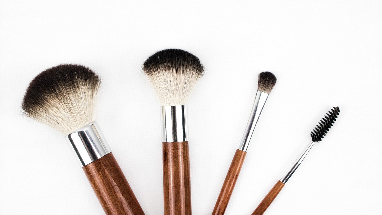 Simple Step-by-Step Makeup Application: Beginners Guide